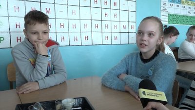 "Пізнаємо природу": учні одного з житомирських ліцеїв на інтерактивному уроці вчилися очищати воду "Пізнаємо природу": учні одного з житомирських ліцеїв на інтерактивному уроці вчилися очищати воду
