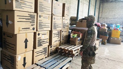 На Рівненщині продавали закордонну гумдопомогу для військових. Правоохоронці викрили схему