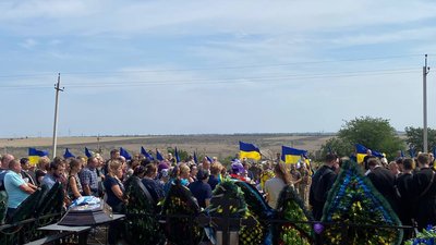 На Одещині попрощалися з військовим, який загинув поблизу Миколаєва На Одещині попрощалися з військовим, який загинув поблизу Миколаєва