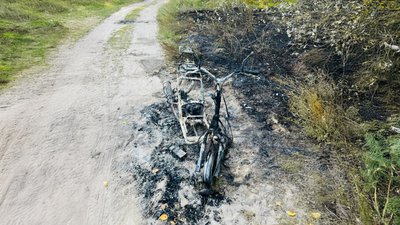 Пожежа мопеда на Чернігівщині: внаслідок пожежі мопеда загорілася суха трава