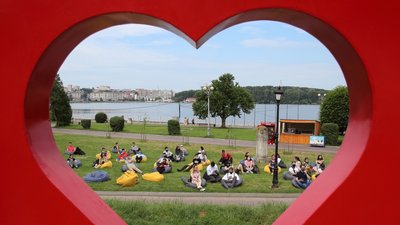 День молоді у форматі "Без краваток" — у Тернополі святкували на набережній ставу
