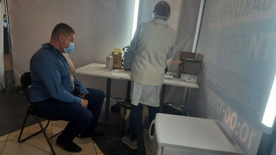 На Херсонщині відтепер вакцинуватись можна у відділеннях "Укрпошти" На Херсонщині відтепер вакцинуватись можна у відділеннях "Укрпошти"