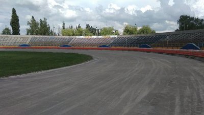 На мототреці у Рівному встановили надувні борти На мототреці у Рівному встановили надувні борти