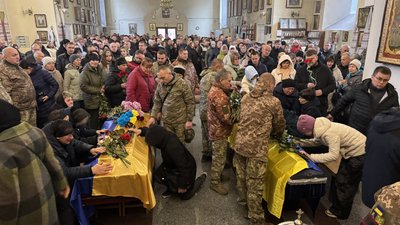 У Полтаві попрощалися із двома військовими Романом Диким та Олександром Ященком
