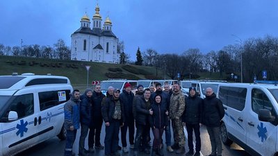 На Чернігівщину приїхали “швидкі” з ліками На Чернігівщину приїхали “швидкі” з ліками