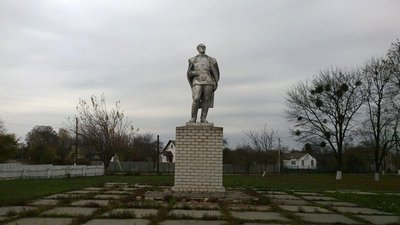 Пам’ятники Леніну і Куйбишеву: що відомо про декомунізацію на Полтавщині Пам’ятники Леніну і Куйбишеву: що відомо про декомунізацію на Полтавщині