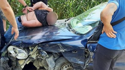 У Херсоні водія, який напідпитку скоїв ДТП та втік з місця події, затримали перехожі