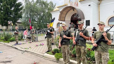 На Закарпатті попрощалися із полеглим на війні Василем Іваньом На Закарпатті попрощалися із полеглим на війні Василем Іваньом