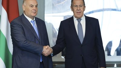 Аслан Бжанія підписав угоду з Росією, і тепер в Абхазії буде база ВМС РФ