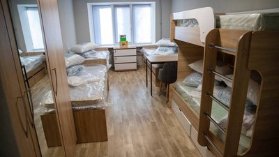 Переселенців з Маріуполя поселили у новому гуртожитку в Києві