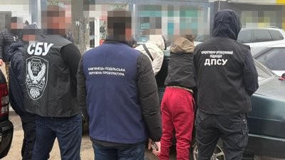 На Хмельниччині викрили схему незаконного переправлення людей через кордон