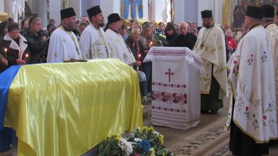 На Тернопільщині попрощалися ще з трьома військовослужбовцями На Тернопільщині попрощалися ще з трьома військовослужбовцями