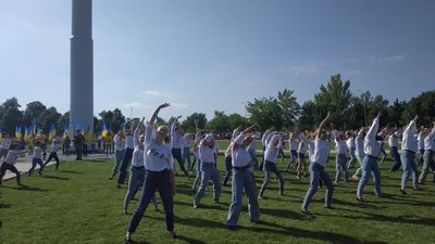 У Краматорську підняли найбільший в області держаний прапор У Краматорську підняли найбільший в області держаний прапор