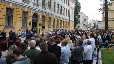 1 вересня у школах Чернівців: як відбувалися святкові лінійки