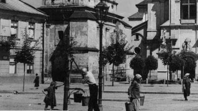 Води та видовищ. В Івано-Франківську відтворять три автентичні криниці