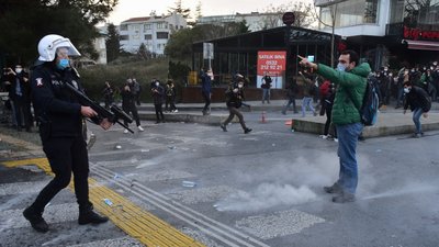 У Туреччині протести студентів проти призначення ректора переросли в сутички з поліцією