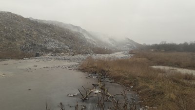 Комунальники почали пересипати ґрунтом Макухівське сміттєзвалище, що біля Полтави Комунальники почали пересипати ґрунтом Макухівське сміттєзвалище, що біля Полтави