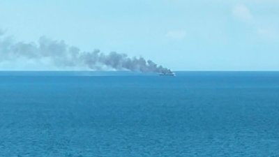 горить судно внаслідок атаки РФ