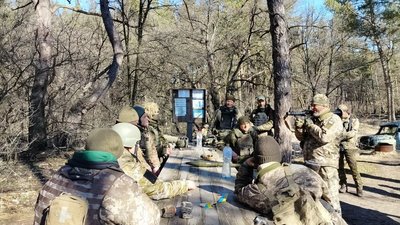 Бійці 110-тої окремої бригади територіальної оборони показали як тренуються Бійці 110-тої окремої бригади територіальної оборони показали як тренуються