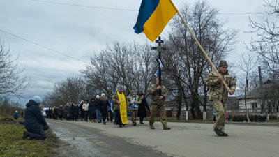 Загинув на Донеччині: на Черкащині провели в останню путь захисника