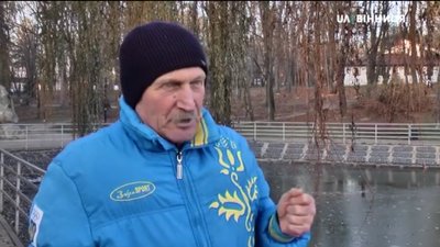 Майже 70 черепах місцеві волонтери дістали з озера у центральному парку Вінниці Майже 70 черепах місцеві волонтери дістали з озера у центральному парку Вінниці