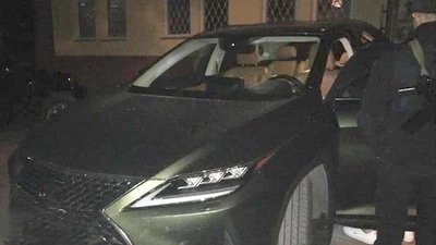 Нетверезий водій припаркував Lexus біля приміщення поліції охорони Рівненщини