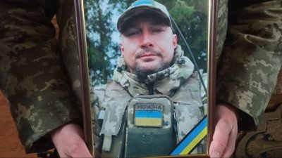 Разом служили, дружили й загинули: у Хмельницькому попрощались з Олексієм Постернаком і Володимиром Безінським Разом служили, дружили й загинули: у Хмельницькому попрощались з Олексієм Постернаком і Володимиром Безінським