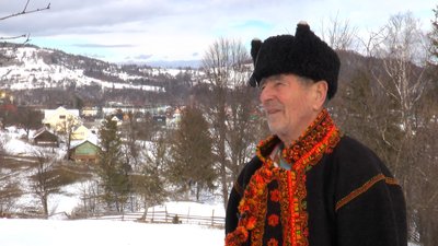 Береже традиції та одягає людей: у Космачі на Івано-Франківщині Юрій Поляк шиє гуцульський одяг Береже традиції та одягає людей: у Космачі на Івано-Франківщині Юрій Поляк шиє гуцульський одяг