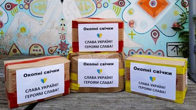 У Чернівцях волонтери роблять окопні свічки для військових У Чернівцях волонтери роблять окопні свічки для військових
