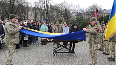 В Ужгороді попрощалися із полеглим захисником Василем Данилом