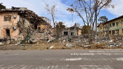 Росіяни зруйнували управління соцзахисту в Краматорську: троє поранених після удару КАБами