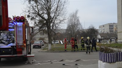 Сусіди носили воду відрами: у Луцьку палав балкон у багатоповерхівці Сусіди носили воду відрами: у Луцьку палав балкон у багатоповерхівці