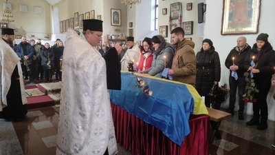 У Полтаві прощаються із військовим Миколою Бабенком У Полтаві прощаються із військовим Миколою Бабенком