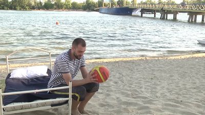 Херсонці прибирали сміття у гідропарку Херсонці прибирали сміття у гідропарку