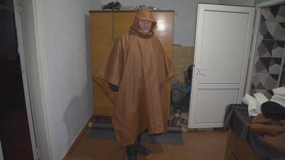 Водонепроникні та вогнетривкі: 82-річна жінка з Вінниччини шиє накидки для українських захисників Водонепроникні та вогнетривкі: 82-річна жінка з Вінниччини шиє накидки для українських захисників