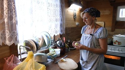 Господиня хати-майстерні Ольга Бичинюк Господиня хати-майстерні Ольга Бичинюк