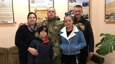 "У полоні йому виповнилося 20 років". Батьки шукають інформацію про оборонця Азовсталі з Буковини "У полоні йому виповнилося 20 років". Батьки шукають інформацію про оборонця Азовсталі з Буковини