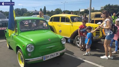 Виставку ретро-автомобілів влаштували в центрі Сум Виставку ретро-автомобілів влаштували в центрі Сум
