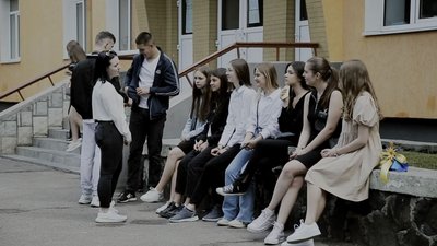 Танцювали вальс онлайн: останній дзвінок у луцькій школі Танцювали вальс онлайн: останній дзвінок у луцькій школі