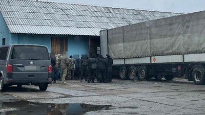 На Житомирщині СБУ знайшла склад, де зберігали викрадені частини зенітно-ракетних комплексів На Житомирщині СБУ знайшла склад, де зберігали викрадені частини зенітно-ракетних комплексів