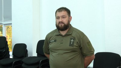 Як капелани з Рівного допомагають військовим у госпіталях і на передовій Як капелани з Рівного допомагають військовим у госпіталях і на передовій