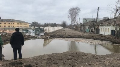 В Охтирці почали розбирати завали у військовій частині В Охтирці почали розбирати завали у військовій частині