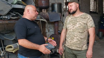 У Миколаєві волонтери переобладнують вантажівку під мобільну лазню для тероборони