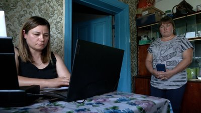 Державний реєстратор працює з документами Марини Бордакової