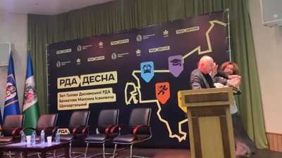 Голова Деснянської РДА Максим Бахматов і заступниця голови КМДА Ганна Старостенко