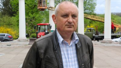 Небезпечні прогулянки підлітків конструкціями мосту над Тетеревом у Житомирі: що кажуть житомиряни і поліція Небезпечні прогулянки підлітків конструкціями мосту над Тетеревом у Житомирі: що кажуть житомиряни і поліція