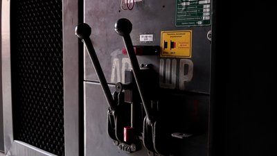 Як чернігівські енергетики відключають містян від світла, й чому це не вигідно компанії Як чернігівські енергетики відключають містян від світла, й чому це не вигідно компанії