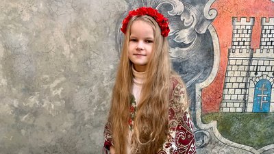 "У мене волоссячко відросте, а хлопцям треба допомогти". 9-річна прикарпатка обрізала коси, щоб зібрати гроші для ЗСУ "У мене волоссячко відросте, а хлопцям треба допомогти". 9-річна прикарпатка обрізала коси, щоб зібрати гроші для ЗСУ