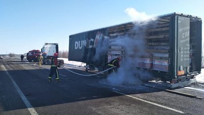На Рівненщині загорілась вантажівка, яка перевозила 20 тонн машинного мастила На Рівненщині загорілась вантажівка, яка перевозила 20 тонн машинного мастила