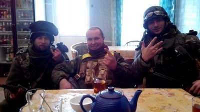 "Ніхто не народився у формі": історія прилуччанина Максима Кравченка, який підписав 4 контракти на 12 років служби в ЗСУ "Ніхто не народився у формі": історія прилуччанина Максима Кравченка, який підписав 4 контракти на 12 років служби в ЗСУ